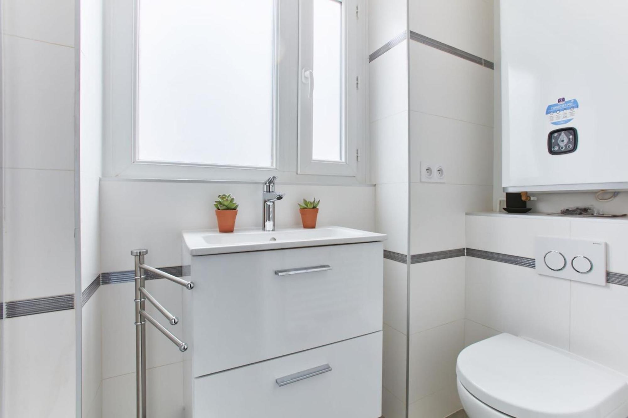 Montmartre & Sacre-Coeur Basilica - 1Br - Cityapartmentstay Париж Екстериор снимка